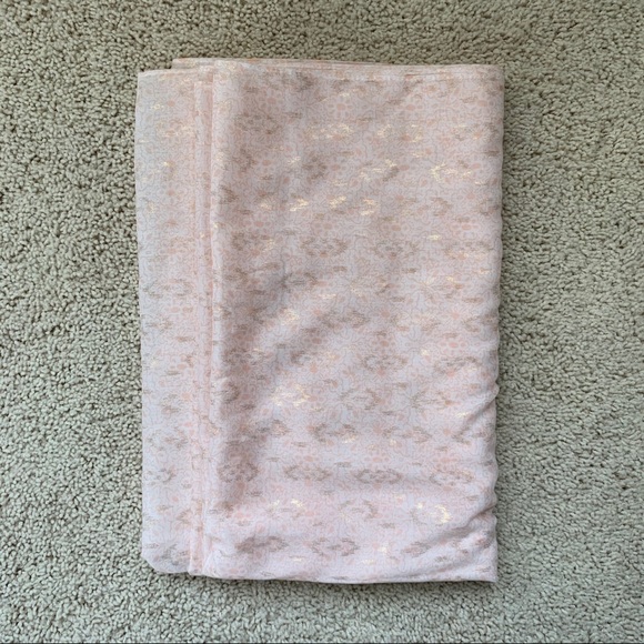 Abercrombie & Fitch Accessories - 🛍2/$10: Light Pink Gold Scarf